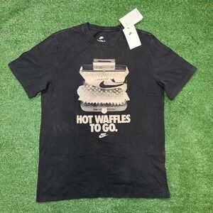 Nike Hot Waffles To Go T-Shirt Mens Med Black Sportswear HV9803 Graphic Tee New
